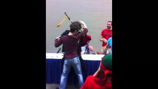 Jacksepticeye and markiplier dancing at Indy pop con