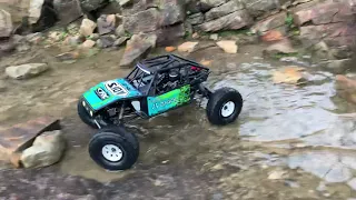 EPIC!! Axial Capra RTR crawling in the rain.