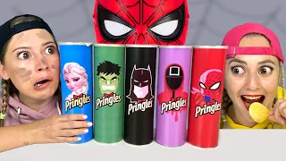 Mukbang Giant Pringles, Pink VS Black Food Compilation 프링글스를 먹으면 무엇으로 변할까요! 마법 Elsa VS Hulk By MIU