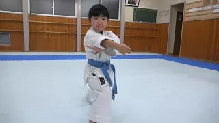 5歳の空手少女、元気いっぱい平安二段！A five-year-old Karate girl！