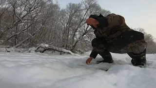 Рыбалка в глухозимье на реке. Ловля капризной рыбы на гвоздик