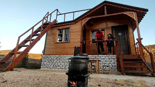 WE HAD A GREAT DAY WITH MY SON AT SERKAN BİLGİN'S WOODEN HOUSE. WE ROASTED ON THE CAMPING STOVE