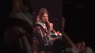 Kurt Cobain play Sappy solo while sitting.