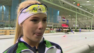 Een jubelende Jutta Leerdam na haar winst op de 1000 meter!