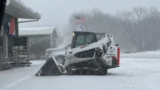 SNOW CLEAN up in the Bobcat T595 and 84" snow bucket