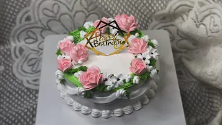 Make a beautiful cream flower cake