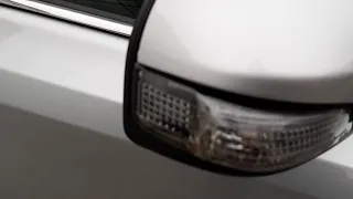 Toyota Auris Hybrid  2014 год Замена лампы в зеркале.Часть1.