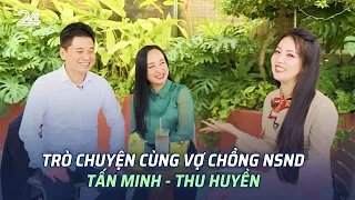 NSND Tấn Minh và Thu Huyền nắm chặt tay nhau trong suốt cuộc trò chuyện với Chuyển động 24h | VTV24