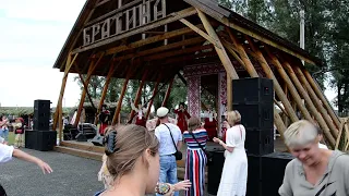 Фрагмент выступления театра песни "ЯР" на фестивале Братина.