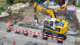 Road modification, cutting the side, RC wheel excavator Liebherr A918, Scania 10x8 Multilift Truck