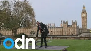 The world's tallest and the world's shortest man team up for Guinness World Record Day 2014