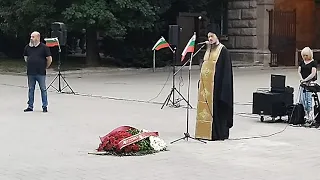 Агора България ... Молитва от Отец Дионисий на  протест "Не на измяната! Не на лъжата" в гр. София