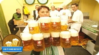 Weltrekord: Frau trägt 18 Maß Bier | Oktoberfest München