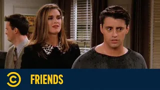 Joeys Freundin glaubt, dass er wirklich Dr Drake Ramoray ist | Friends | Comedy Central Deutschland