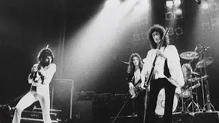 Queen - Killer Queen live at The Rainbow 1974 (vocals and drums)