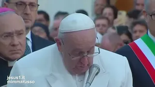 Papa Francesco PIANGE per l'Ucraina