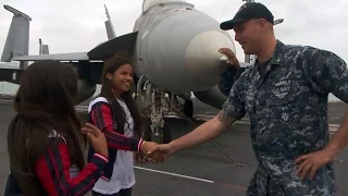 Jóvenes peruanos visitaron el portaaviones USS Washington durante su visita a Perú