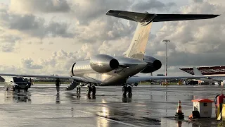 Lewis Hamilton leaving the Dutch F1 race in his private jet (OE-LIT of Toto Wolff)