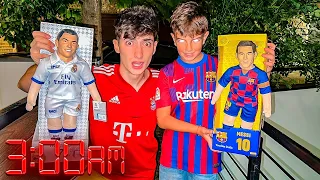 ALGUIEN DEJÓ unos MUÑECOS de MESSI y CRISTIANO en NUESTRA CASA!