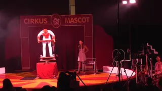 1   Cirkus Mascot SHOW on stage in Svendborg 2023