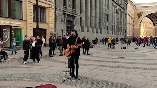 Макс Корж – "Горы по колено", в исполнении уличного музыканта на Большой Морской улице в Петербурге