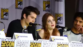 San Diego Comic Con 2013 - Teen Wolf panel. Dylan O'Brien and and Holland Roden talk kissing