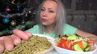 МУКБАНГ МАКАРОНЫ С СОСИСКАМИ, ОВОЩНОЙ САЛАТ/Mukbang еда на камеру/Русский мукбанг/Домашняя еда/