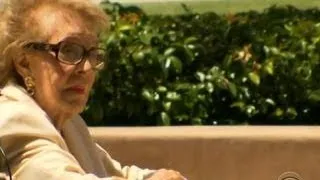 Nancy Reagan visits husband's grave