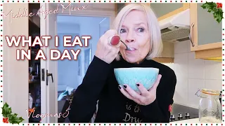 WHAT I EAT IN A DAY | VLOGMAS DAY 5