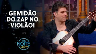 Fábio Lima consegue reproduzir qualquer som no violão | The Noite (05/04/21)