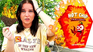 Ich esse die SCHÄRFSTEN CHIPS der Welt! 🥵🔥(schlechte Idee) - Celina