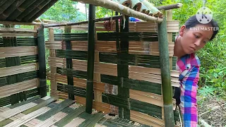 Mother and son went to the forest to cut down trees to make a chicken coop