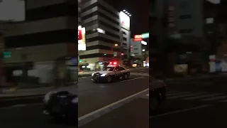 岡山駅前でパトカーに追われ逃げまくる1台の暴走族