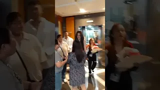 Bea Alonzo Pinagkaguluhan Ng GMA employees 😍🥰 super bait 😀#shortvideo #shortsfeed #shorts #beaalonzo