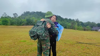 Single mother burst into tears when she met her son again after 2 years of military service