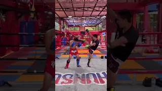 Muay Thai legend Superbon with a great technique to land the head kick.