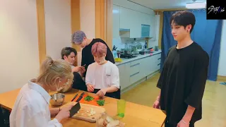 [Stray Kids] Yes, customer. Welcome! This is Felix's Restaurant! [26Jun20]