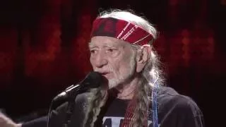 Willie Nelson & Family – Roll Me Up and Smoke Me When I Die (Live at Farm Aid 2016)