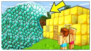 ONDA GIGANTE DI DIAMANTI CONTRO BASE DI ORO! - Minecraft ITA