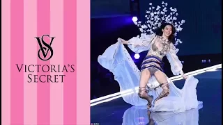 Victoria's Secret Model Ming Xi Falls on Catwalk