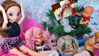 SANTA CLAUS IS REAL🎅 I TOOK A PICTURE OF HIM! KATYA AND MAX FUNNY FAMILY Funny dolls cartoons
