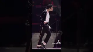 Micheal Jackson moonwalk 😱😱😱