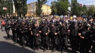 Thousands attend Kiev gay pride march opposed by nationalists