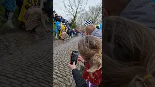 Attaque Pogacar oude kwaremont dernier passage.