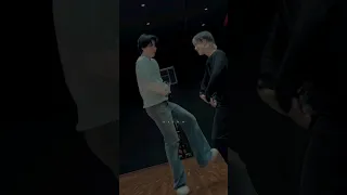 The way Jimin walked away in the END! 😂💗🤏🏻 Jimin doing SHINee hard challenge with Taemin!  👀🕺🏻