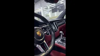 Porsche Macan на комплексе услуг.