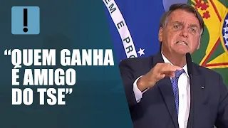 Bolsonaro diz que só entrega a faixa em eleições transparentes: “Quem ganha é amigo do TSE”