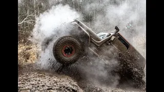 Uaz and Lada Niva vs Jeep Wrangler Rubicon in mud