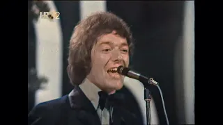 The Hollies - Carrie Anne - Split Festival, Yugoslavia - 1968 - IN COLOR