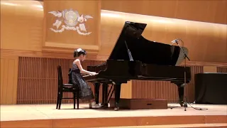 Waka plays the piano " Arabesque No 1, Op 61 (Cécile Chaminade)"